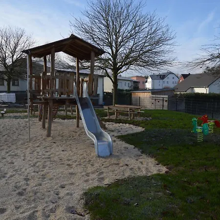 Spacious With Garden In Germany شقة